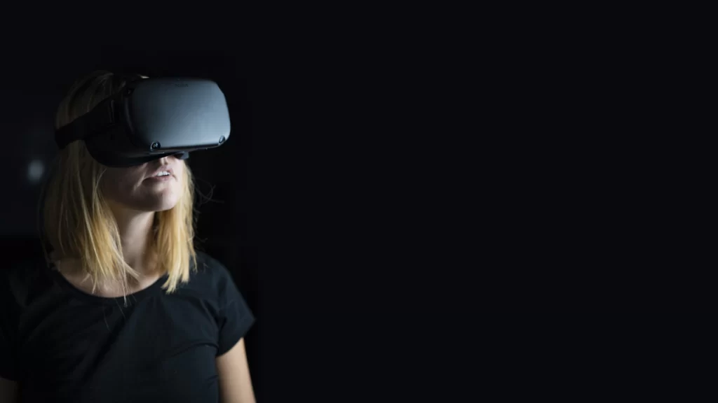 Negli ultimi anni, la realtà virtuale ha guadagnato sempre più popolarità in vari settori, e l'istruzione non fa eccezione. La capacità di immergersi in mondi virtuali tridimensionali offre un'enorme promessa per trasformare l'apprendimento e l'insegnamento.