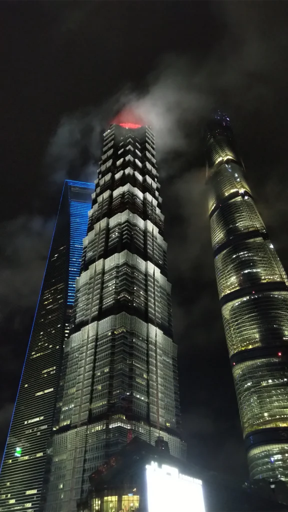 La Shanghai Tower è uno degli edifici più alti del mondo ed è stato progettato con un focus sulla sostenibilità.